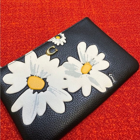 ❤️❤️NWT Coach Pebble Leather Wristlet With Floral Print - Black Multi❤️❤️ - Picture 11 of 12